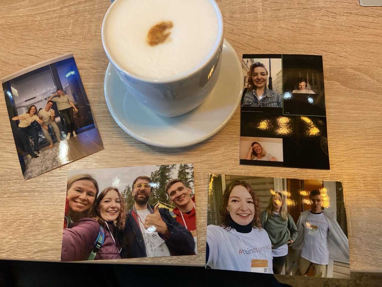 Коллаж фотографий команды Brainstormers — моменты с воркшопов и встреч